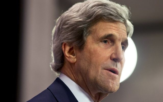 Le secrétaire d'État américain John Kerry s'exprime à l'OTAN à Bruxelles, le 1er avril 2014 (Crédit : Jacquelyn Martin/POOL/AFP Photo) Le secrétaire d'État américain John Kerry s'exprime à l'OTAN à Bruxelles, le 1er avril 2014 (Crédit : Jacquelyn Martin/POOL/AFP Photo)