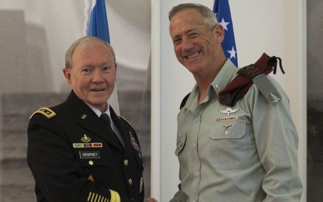Benny Gantz et Martin Dempsey à Jérusalem le 31 mars 2014 (Crédit : Yonatan Sindel/Flash 90) Benny Gantz et Martin Dempsey à Jérusalem le 31 mars 2014 (Crédit : Yonatan Sindel/Flash 90)