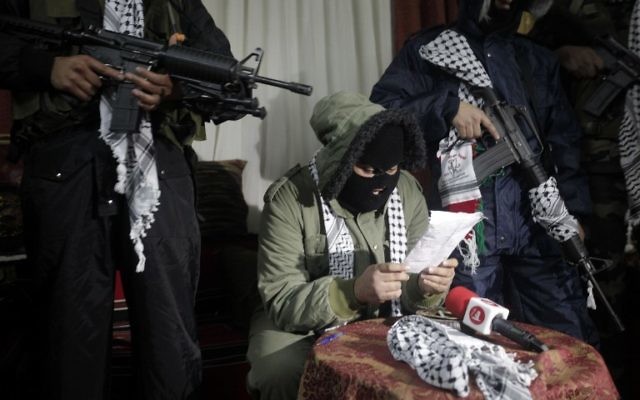 Conférence de presse de la brigade des Martyrs d'Al-Aqsa, branche armée liée au Fatah (Crédit : JAAFAR ASHTIYEH/AFP) Conférence de presse de la brigade des Martyrs d'Al-Aqsa, branche armée liée au Fatah (Crédit : JAAFAR ASHTIYEH/AFP)