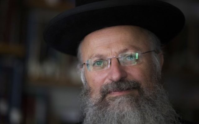Le rabbin Shmuel Eliyahu en 2013 (Crédit : Flash90/Yonatan Sindel)