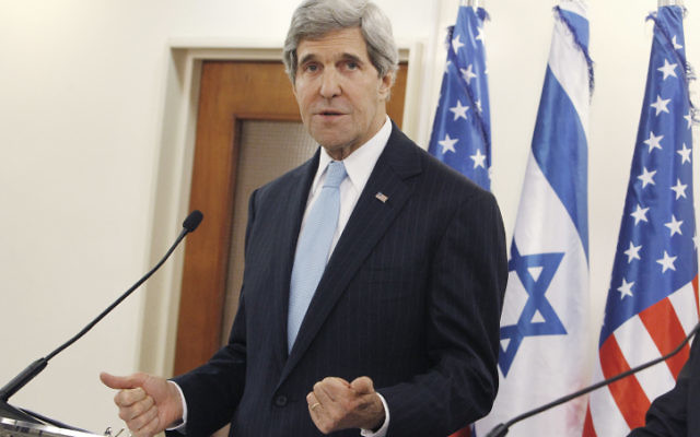 Le secrétaire d'État américain John Kerry à Jérusalem, le 2 janvier 2014 (Crédit : Miriam Alster/FLASH90)
