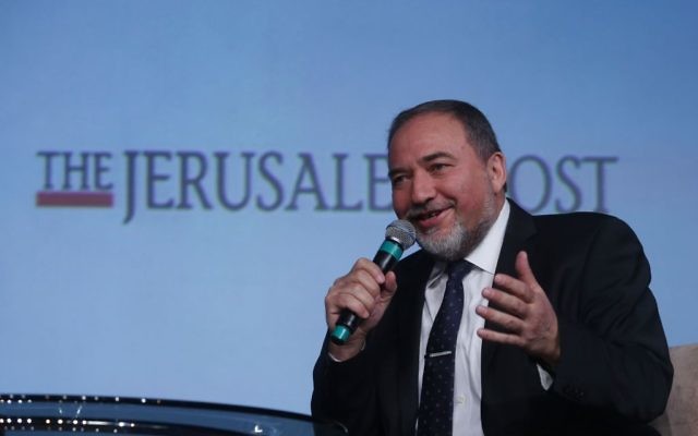 Le ministre israélien des Affaires étrangères, Avigdor Liberman, lors d'une conférence du Jerusalem Post le 6 avril 2014 (Crédit : Marc Israel Sellem/POOL /Flash90)
