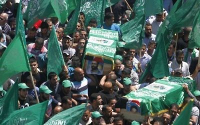Funérailles de deux membres du Hamas - 30 avril 2014 (Crédit : Issam Rinawi/Flash 90)