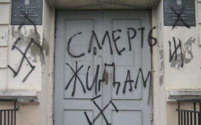 "Mort aux Juifs" écrit sur la synagogue Ner Tamid à Simferopol en Crimée, février 2014 (Crédit : Autorisation)