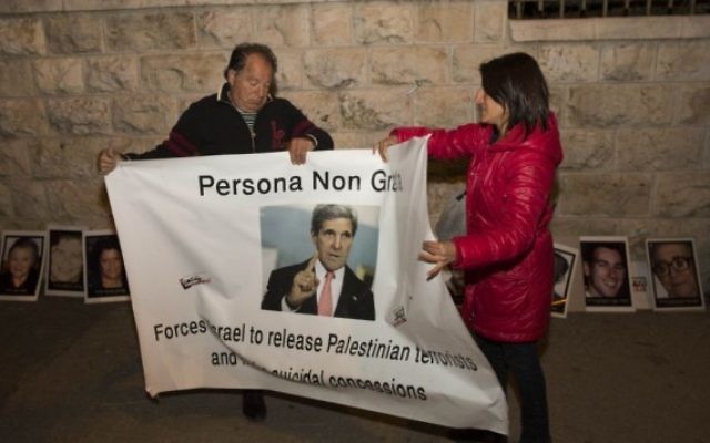 Affiche de Kerry : persona non grata (Crédit : Yonatan Sindel/Flash 90) Affiche de Kerry : persona non grata (Crédit : Yonatan Sindel/Flash 90)