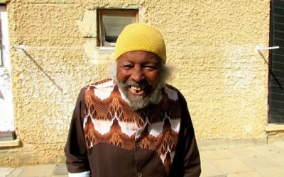 La personne la plus âgée de la communauté - 89 ans (Crédit : Debra Kamin/Times of Israel)