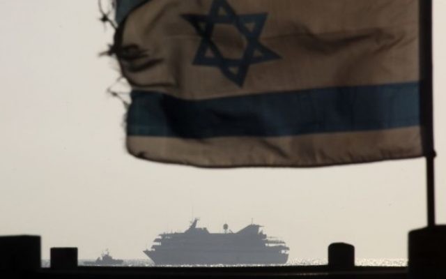 Le Mavi Marmara au large des côtes d'Israël, en mai 2010. (Crédit : Kobi Gideon/Flash90)