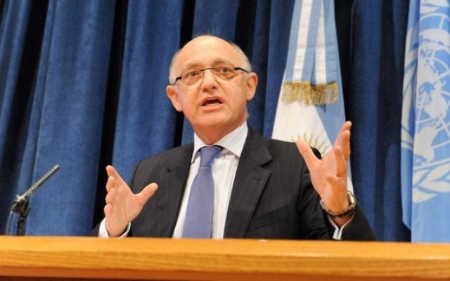 Hector Timerman, ancien ministre argentin des Affaires étrangères. (Crédit : MRECIC ARG/CC-BY/Flickr) Hector Timerman, ancien ministre argentin des Affaires étrangères. (Crédit : MRECIC ARG/CC-BY/Flickr)