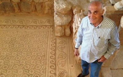Munib al-Masri à son domicile, où a été découvert un temple byzantin (Crédit : Ehanan Miller/Times of Israel)