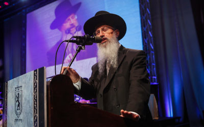 Rav Avraham Yossef lors d'une conférence du parti Shas au Centre des Congrès de Jérusalem, le 8 avril 2012 (Crédit : Uri Lenz/Flash90 )
