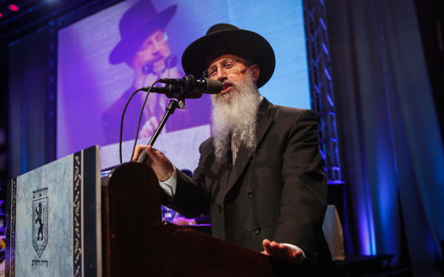 Rav Avraham Yossef lors d'une conférence du parti Shas au Centre des Congrès de Jérusalem, le 8 avril 2012 (Crédit : Uri Lenz/Flash90 ) Rav Avraham Yossef lors d'une conférence du parti Shas au Centre des Congrès de Jérusalem, le 8 avril 2012 (Crédit : Uri Lenz/Flash90 )