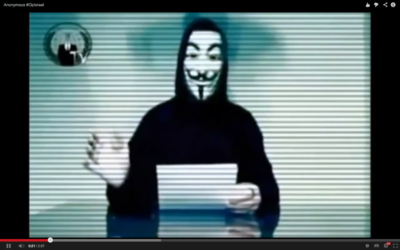 Un membre du groupe de hackers Anonymous annonce une nouvelle opération via YouTube (Crédit : Capture d'écran Youtube)