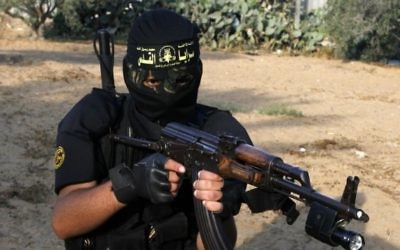 Un terroriste masqué du Jihad islamique (Crédit : Abed Rahim Khatib/Flash 90)