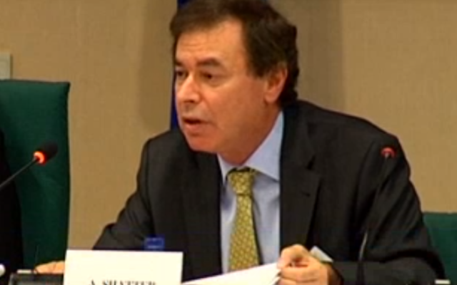 Le ministre irlandais ministre de la Défense, de la Justice et de l'Égalité (Crédit : capture d'écran YouTube) Le ministre irlandais ministre de la Défense, de la Justice et de l'Égalité (Crédit : capture d'écran YouTube)