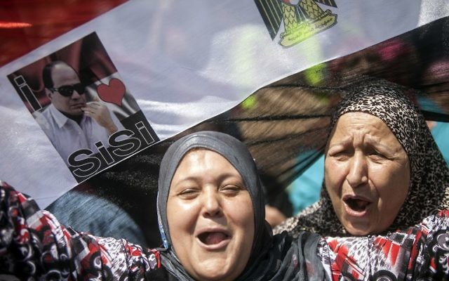 Des citoyennes égyptiennes soutenant Sissi (Crédit : AFP) Des citoyennes égyptiennes soutenant Sissi (Crédit : AFP)