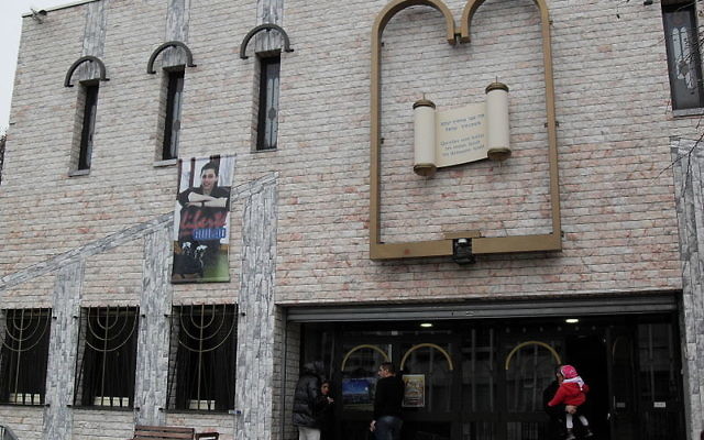 Façade de la synagogue de Créteil Liberté pour Guilad (Crédit : Djampa/Wikimedia commons/CC BY SA 3.0)