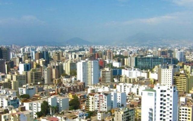 Vue dur Lima, Pérou (Crédit : CC BY SA Serious Cat, Flickr)