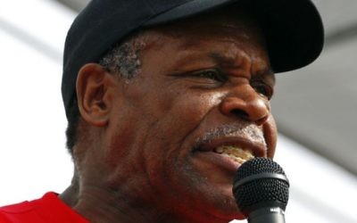 Danny Glover, à un rassemblement à Madison, dans le Wisconsin (Crédit : CC BY Wikipedia)