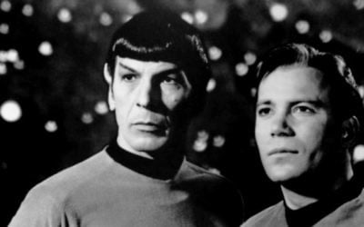 Leonard Nimoy  (à gauche) et William Shatner dans Star Trek en 1968 (Crédit : Wikimedia commons)