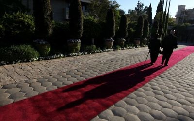 Tapis rouge devant la résidence de la présidence (Crédit : Kobi Gideon/Flash 90)