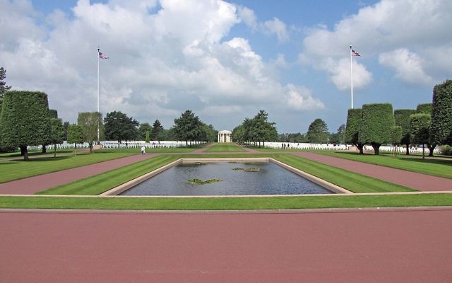 Vue sur le cimetière américain de Colleville-sur-Mer (Crédit : Julien1978/CC BY SA 3.0)