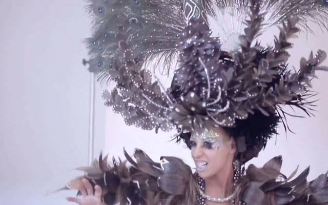 Modèle de coiffure fantaisie présenté à la coupe du monde de Francfort (Crédit : capture d'écran)