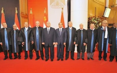 Le nouveau gouvernement égyptien prête serment le 17 juin (Crédit : EGYPTIAN PRESIDENCY / AFP)