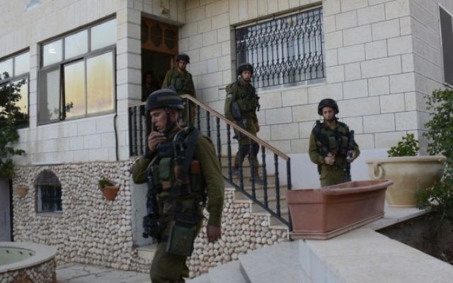 Des soldats de la brigade Kfir près de Hebron
(Crédit : porte-parole de l'armée/Flash90) Des soldats de la brigade Kfir près de Hebron
(Crédit : porte-parole de l'armée/Flash90)