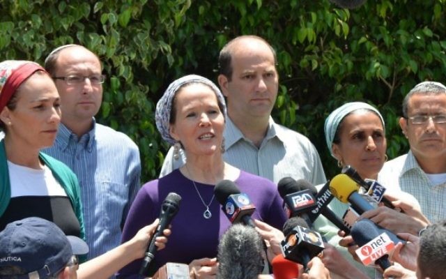 Les parents des trois garçons enlevés  Gil-ad Shaar, Eyal Yifrach et Naftali Fraenkel (Crédit : Flash 90)