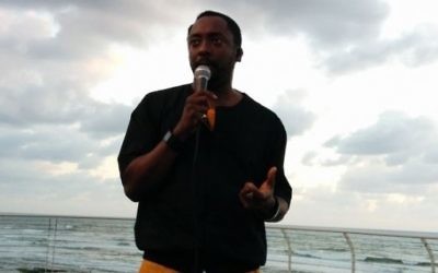 Le chanteur Will I am en Israël (Crédit : Dan Atzmon/autorisation)