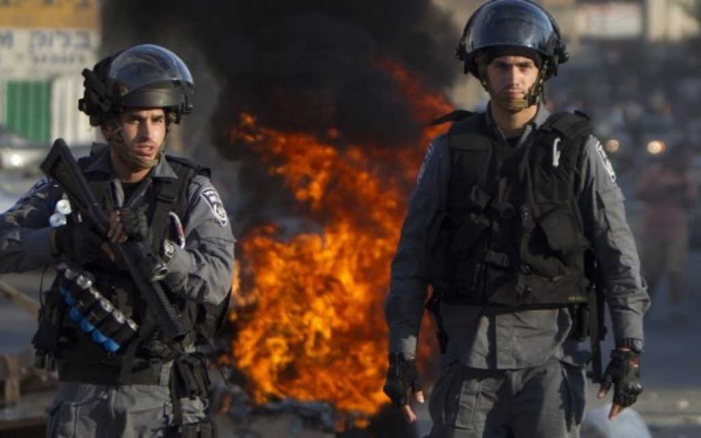 La police anti-émeute israélienne à Nazareth, le 21 Juillet, 2014 (Crédit : AFP/AHMAD GHARABLI).