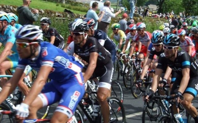 Le Tour de France 2014 lors d'une étape près de York, en Angleterre, dans les premiers jours de la course. (Crédit : @ Dan_A / Flickr) Le Tour de France 2014 lors d'une étape près de York, en Angleterre, dans les premiers jours de la course. (Crédit : @ Dan_A / Flickr)