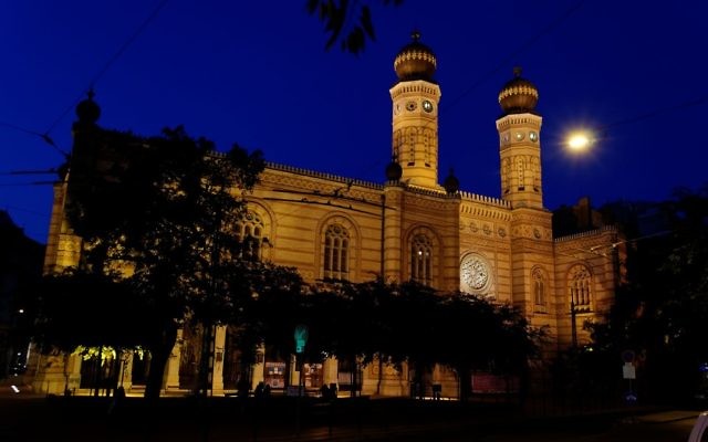 La Grande Synagogue de Budapest (Crédit : CC-BY-SA, Yelkrokoyade, Wikimedia Coomons)