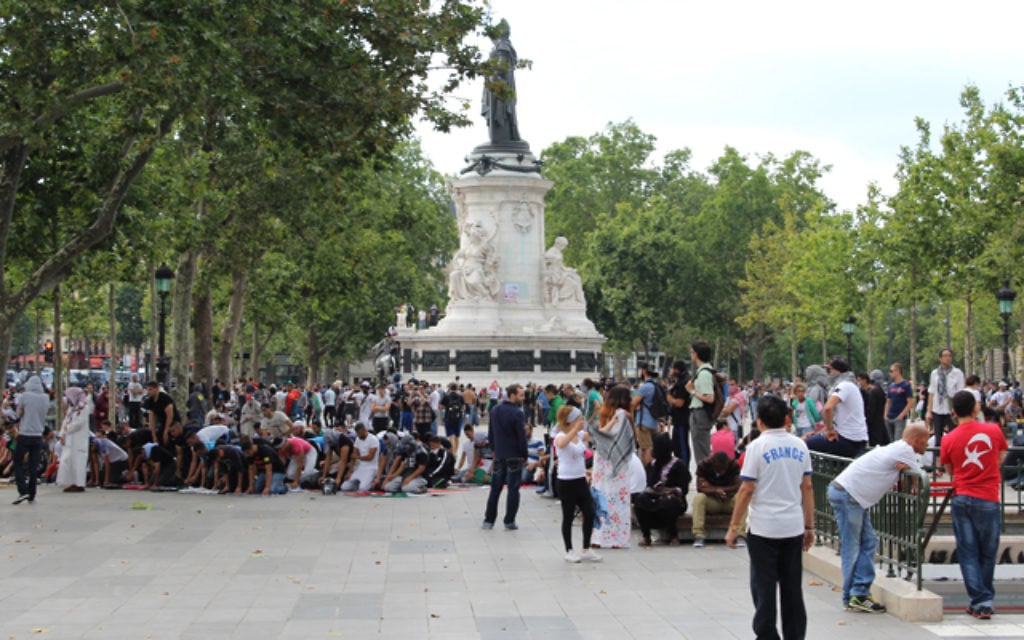 Rassemblement à Paris le 26 juillet qui avait été interdit (Crédit : Glenn Cloarec/Times of Israel)