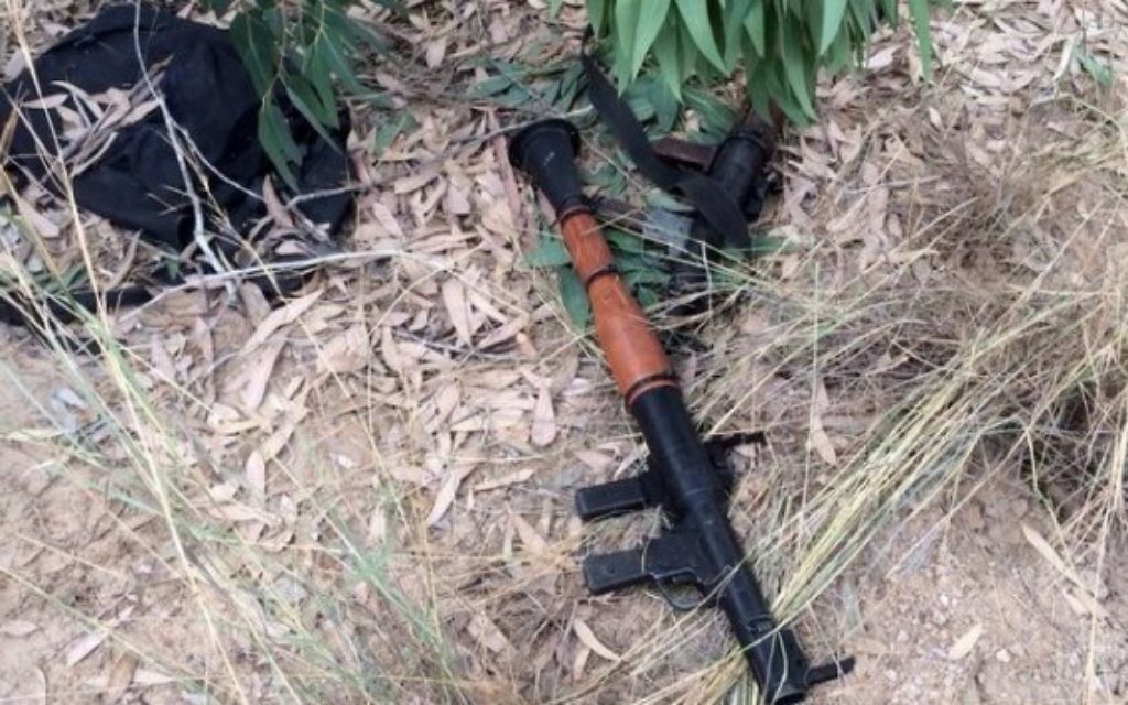 Arme trouvée dans un tunnel de Gaza (Crédit : IDF Spokesperson/Flash90)