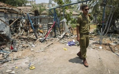 Un soldat israélien dans la bande de Gaza (Crédit : AFP)