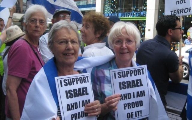 Manifestation pro-israélienne à Londres , le 20 juillet 2014 (Crédit : Jennifer Lipman/The Times of Israel)
