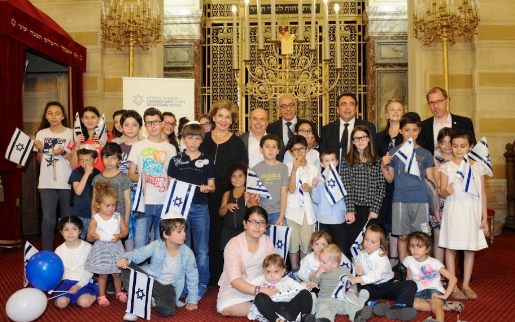 L'adieu à Paris de centaines de juifs français faisant l'alyah (Crédit : Erez Lichtfeld) L'adieu à Paris de centaines de juifs français faisant l'alyah (Crédit : Erez Lichtfeld)