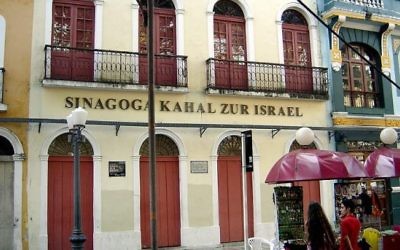 La plus ancienne synagogue dans les Amériques, Kahal Zur Israel Synagogue, située à Recife. (Crédit : Ricardo André Frantz, CC-BY-SA, via wikipedia)