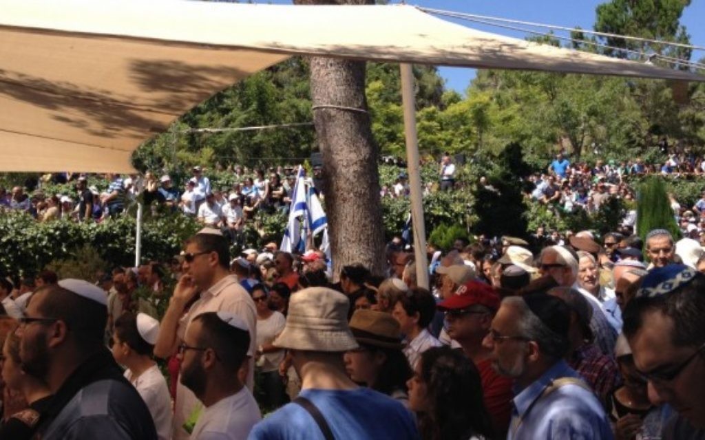 Les funérailles de Max Steinberg à Jérusalem au Mont Herzl (Crédit : Jessica Steinberg/Times of Israel)