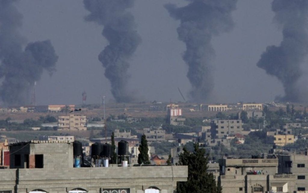 Frappe israélienne sur l'aéroport de Rafah, dans la bande de Gaza le 7 juillet 2014 (Crédit : Abed Rahim Khatib/Flash90)