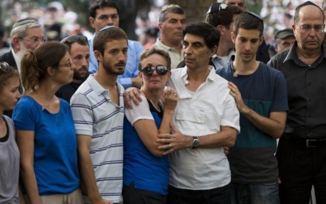 L'enterrement du lieutenant Hadar Goldin  le 3 août 2014 (Crédit photo : Flash90)