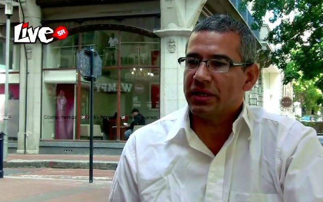 Le secrétaire provincial de la branche de Western Cape du Congrès des syndicats sud-africains Tony Ehrenreich (Crédit/capture d'écran : YouTube, Live Magazine SA)