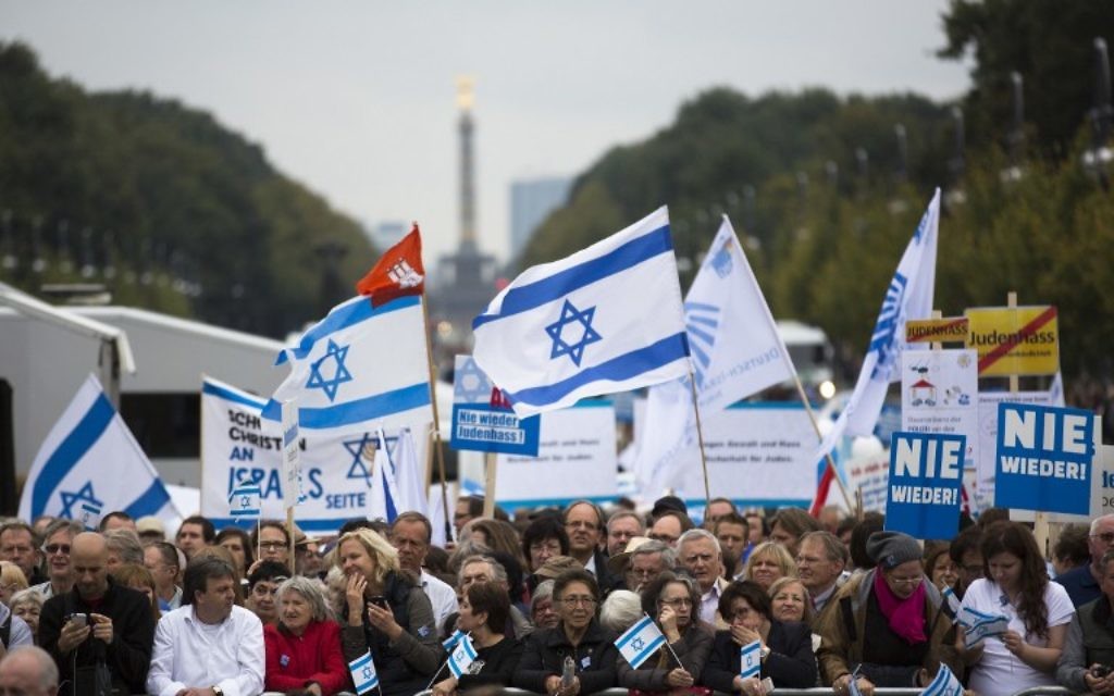 Rassemblement à Berlin contre l'antisémitisme, le 14 septembre 2014. (Crédit : AFP/John MacDougall) Rassemblement à Berlin contre l'antisémitisme, le 14 septembre 2014. (Crédit : AFP/John MacDougall)