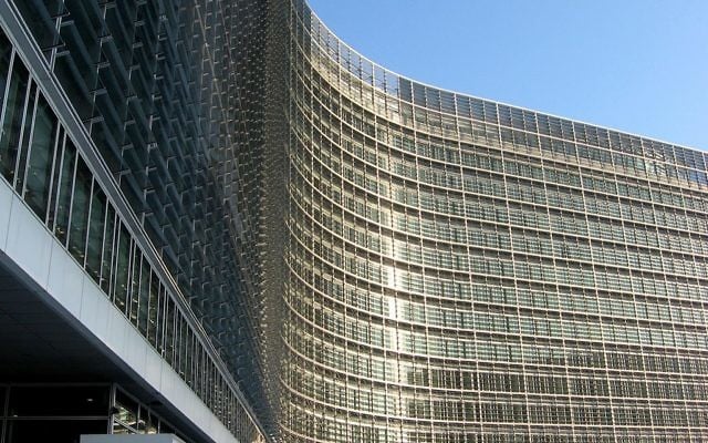 Le bâtiment de la Commission européenne à Bruxelles (Crédit : tpholland/CC BY 2.0/Wikimedia communs)