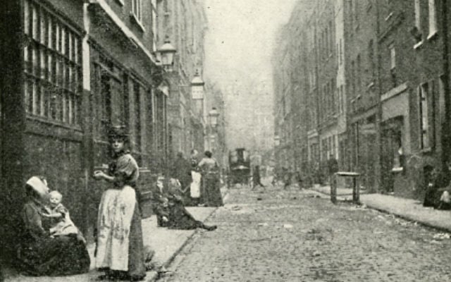 Vue sur Dorset street, rue principale du quartier de Whitechapel où sévissait Jack l'éventreur (Crédit : domaine public) Vue sur Dorset street, rue principale du quartier de Whitechapel où sévissait Jack l'éventreur (Crédit : domaine public)