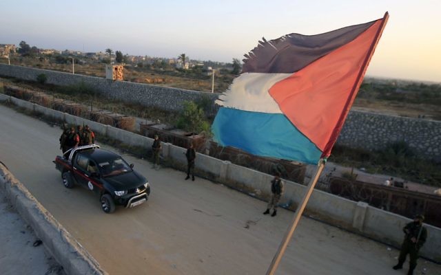 Des patrouilles du Hamas à la frontière avec l'Egypte (Crédit : Abed Rahim Khatib/Flash90) Des patrouilles du Hamas à la frontière avec l'Egypte (Crédit : Abed Rahim Khatib/Flash90)