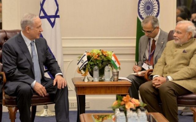 Benjamin Netanyahu (g) et Narendra Modi dans un hôtel à New York - 28 septembre 2014 (Crédit : Avi Ohayon/GPO/FLASH90) Benjamin Netanyahu (g) et Narendra Modi dans un hôtel à New York - 28 septembre 2014 (Crédit : Avi Ohayon/GPO/FLASH90)
