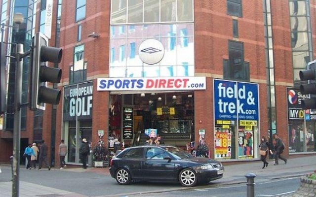Entrée d'un magasin Sports Direct (Crédit : Wikimedia Commons, CC BY-SA 3.0/ Mtaylor848)
