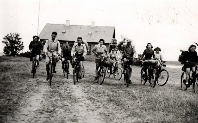 De jeunes réfugiés juifs tchèques au Danemark dans les premières années de la Seconde Guerre mondiale. (Crédit : autorisation/Archives de Judita Matyasova)